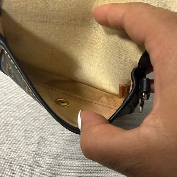 Dooney & Bourke Black and Gold Wristlet - Picture 5 of 7